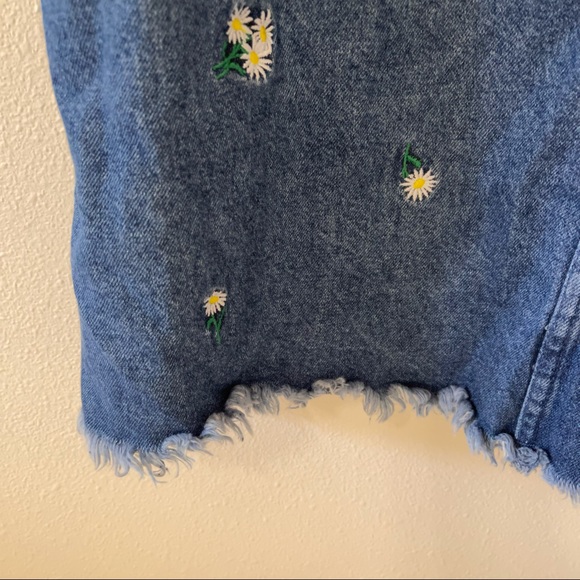 H&M Divided Denim Pinafore Embroidered Daisies Skirtall Adjustable Strap Y2K-6 - Picture 7 of 10